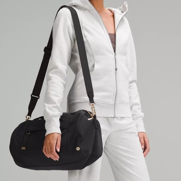 Lululemon on my level barrel duffle bag - Picture 11 of 11